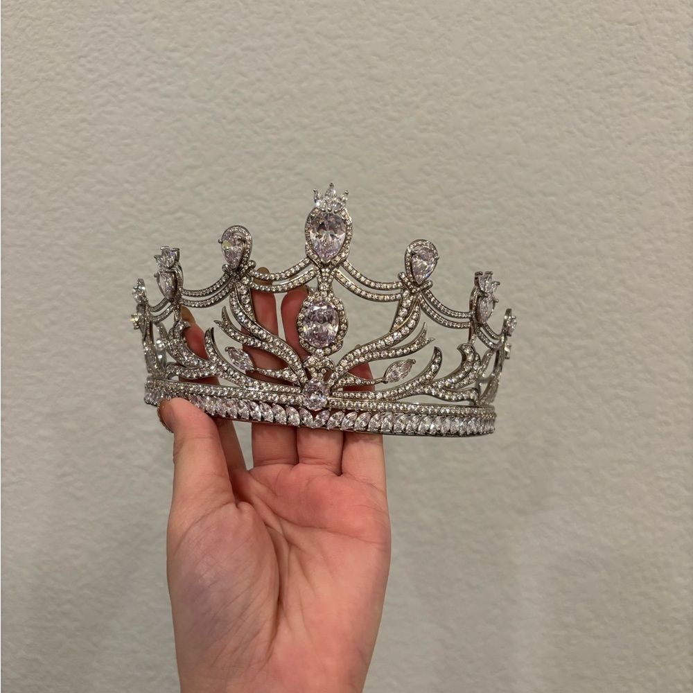 Elegant Silver Rhinestone Tiara